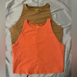 2 Cropped Activewear Tanks